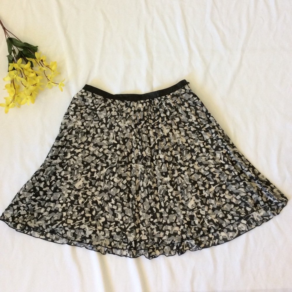 H & M Black and White Skirt